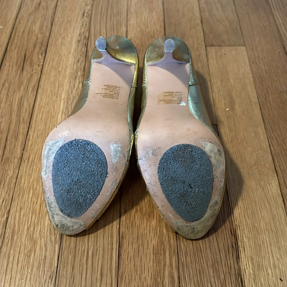 Bakers 8 1/2 gold heels - Picture 3 of 3